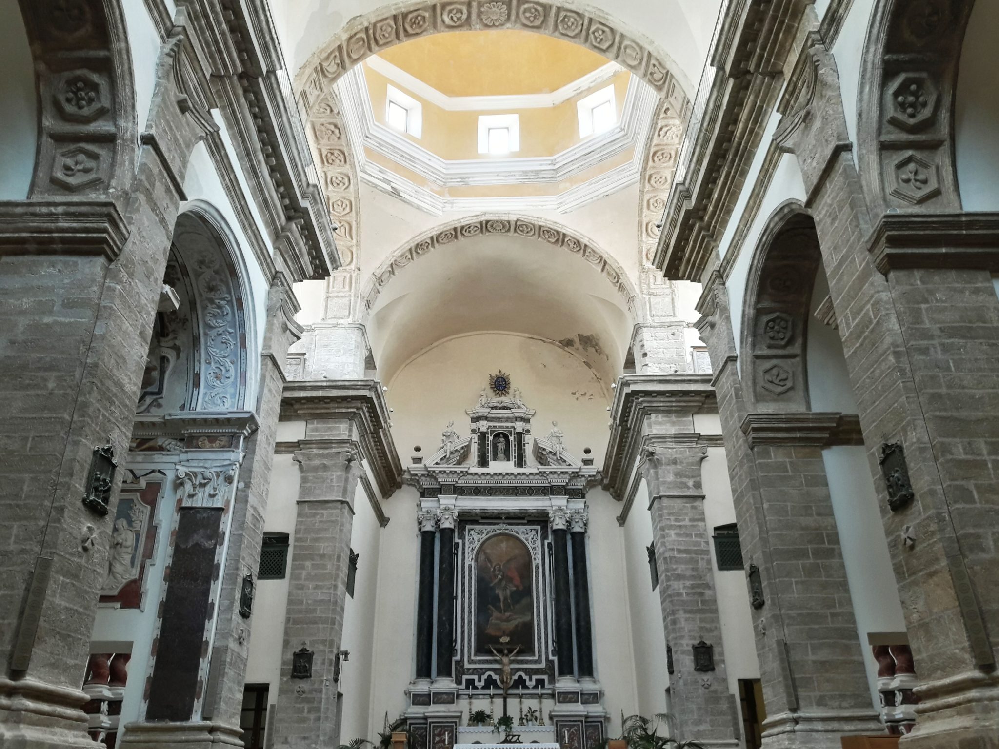Interno della Chiesa di San Michele.
